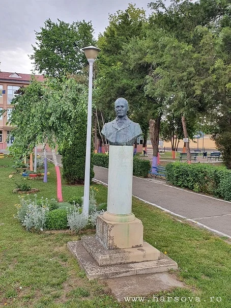 Bustul lui Ioan Cotovu